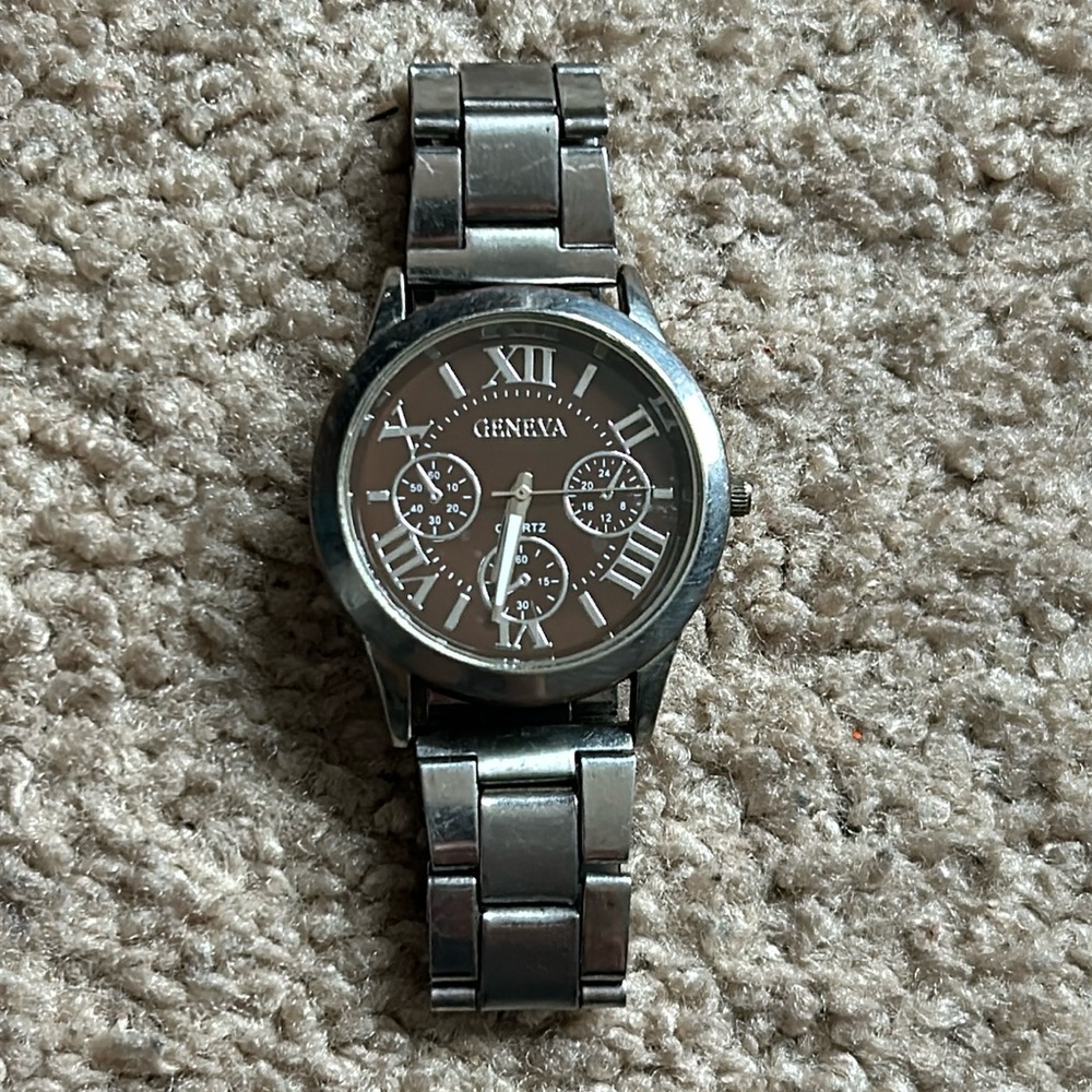 Geneva women’s vintage brown/silver stainle steel bracelet‎ watch one size